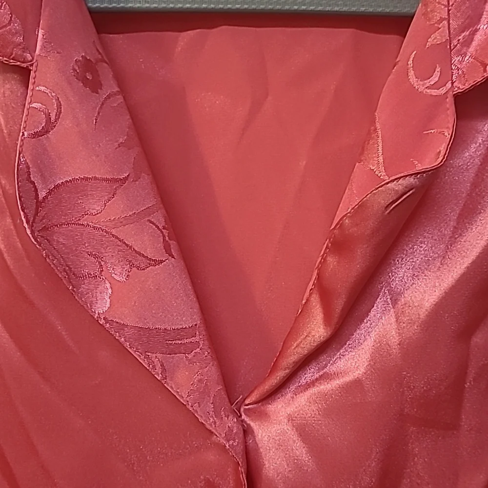 Victoria's Secret Pink Satin Blouse used good condition. vintage zise L for wome